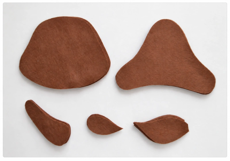Brown felt pieces for the fawn’s head, body, front legs, ears, and tail