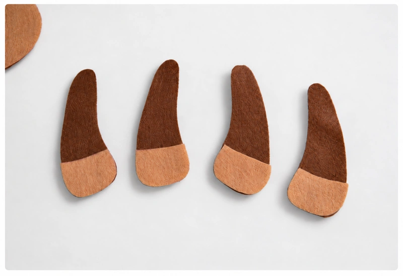 Four beige hooves positioned on the brown front-leg pieces